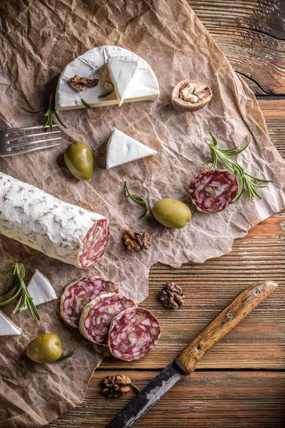 Vista superior do salame com noz — Fotografia de Stock