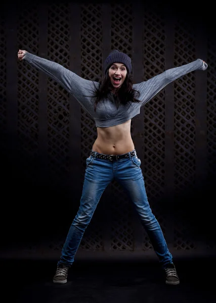 Mujer bailando en jeans — Foto de Stock