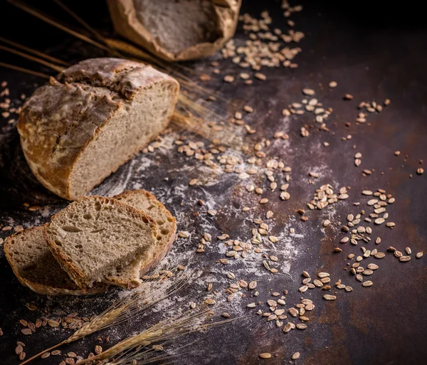 Zuurdesem rogge-tarwe brood — Stockfoto