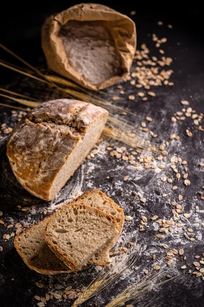 En hemlagad nybakat bröd — Stockfoto