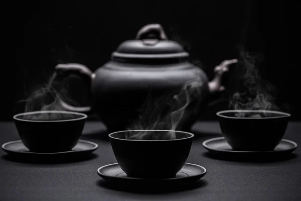 Mała czarna herbata kubki — Zdjęcie stockowe
