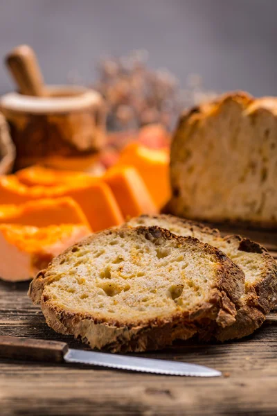 Rebanada de pan tradicional —  Fotos de Stock