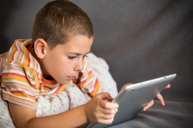 Çocuk tablet kullanma