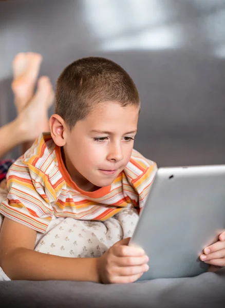 Niño en cara expresiva — Foto de Stock