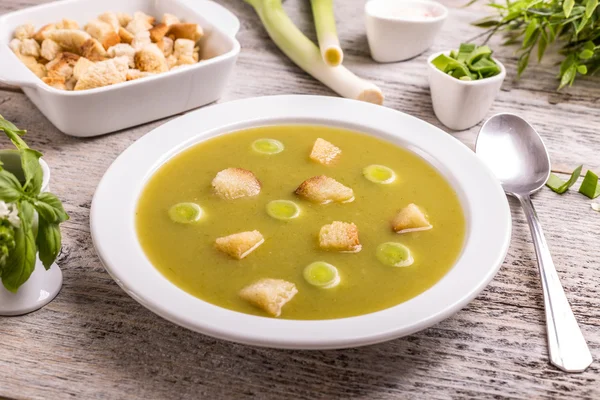 Grüne Lauch-Suppe — Stockfoto