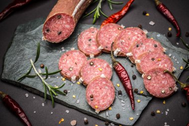 Biber ile Fransız salam,