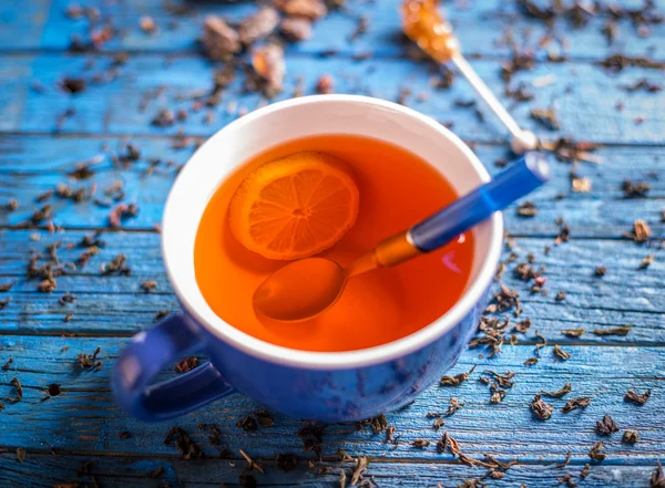 Tasse avec tisane fraîche — Photo