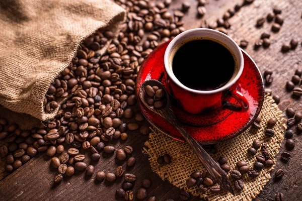 Чашка кофе и блюдце — стоковое фото