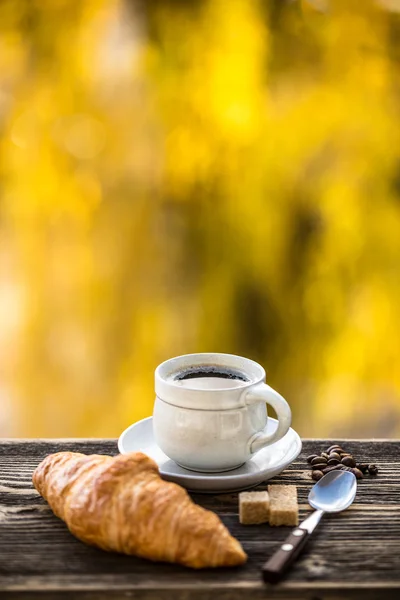 Kávé és croissant Stock Kép