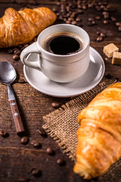 Kaffe och croissant f — Stockfoto