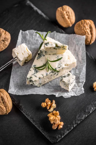 Bir parça Gorgonzola Peyniri — Stok fotoğraf