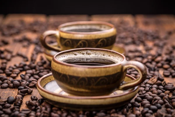 Tazas de café y granos — Foto de Stock