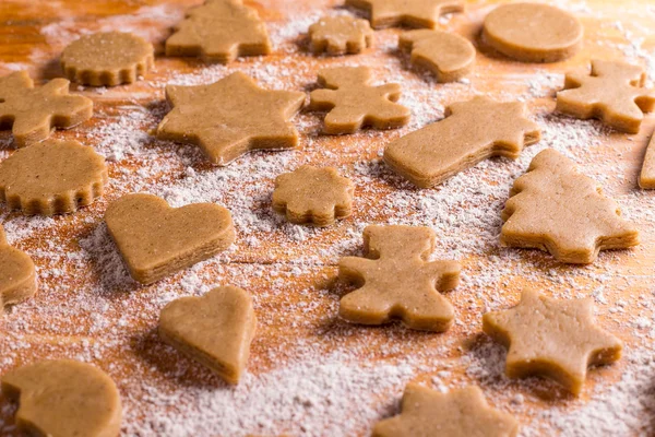 Mézeskalács tésztát a karácsonyi cookie-k — Stock Fotó