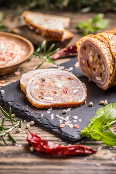 Gevulde varkensvlees roulade — Stockfoto