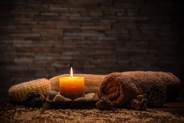 Aromatherapie Kerzen mit Handtuch — Stockfoto