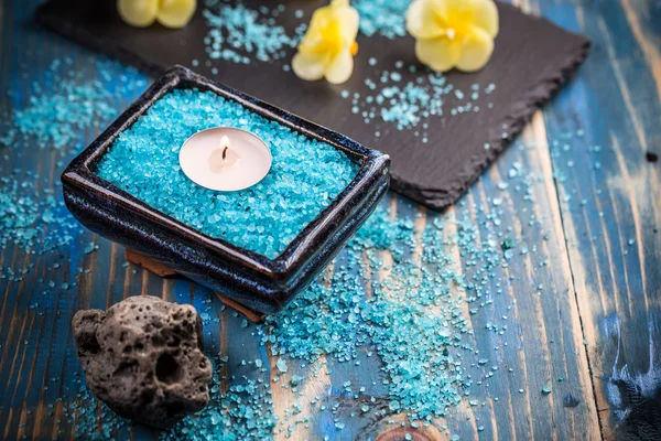 Sea salt and candle — Stock Photo, Image