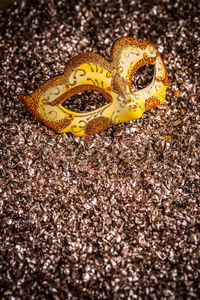 Maschera di carnevale giallo — Foto Stock