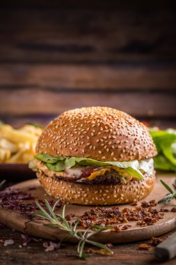 Lezzetli ev yapımı hamburger