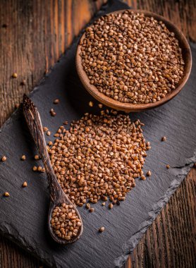 Kahverengi karabuğday kabuğu çıkarılmış tane 