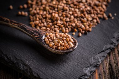 bir kase içinde organik buğday