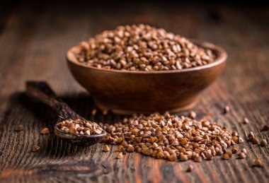 Kahverengi karabuğday kabuğu çıkarılmış tane 