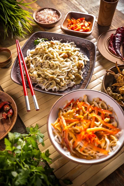 Tay noodles sosu ile — Stok fotoğraf