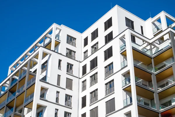 Bloco moderno de apartamentos em Berlim — Fotografia de Stock