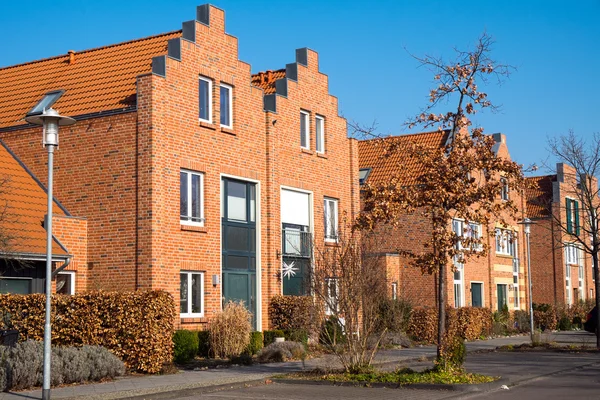 Nieuwe huizen met rode bakstenen — Stockfoto