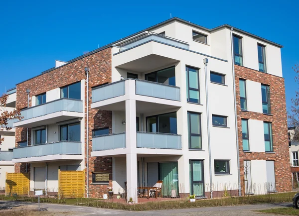 Nieuw blok van flats in Berlijn — Stockfoto