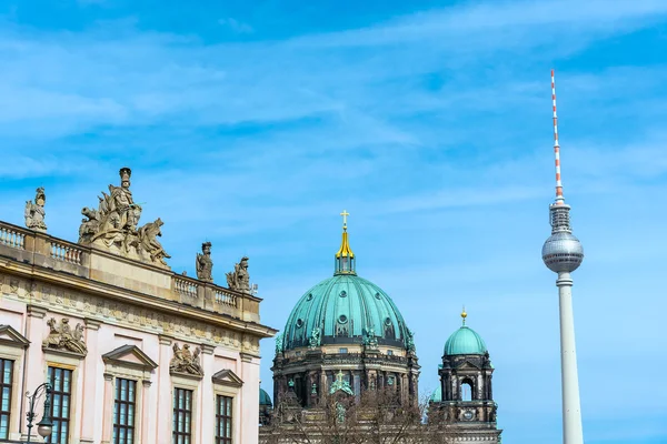 Televizní věž, Dom a muzeum v Berlíně — Stock fotografie