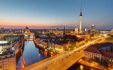 Berlin'in merkezinde şafakta
