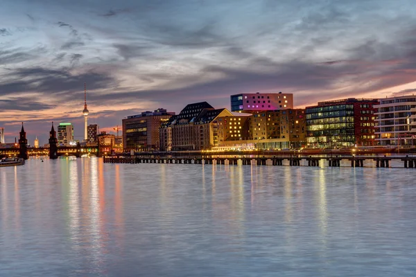 Закат в Берлине на реке Спри — стоковое фото