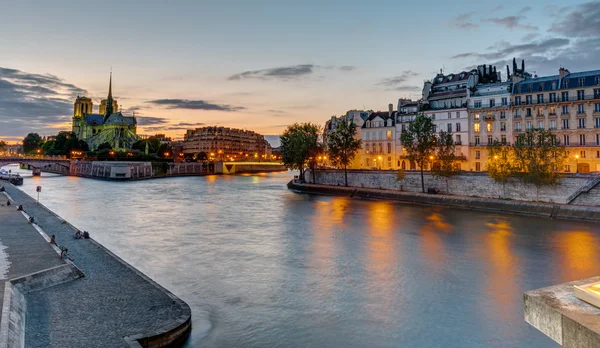 Schöner abend in paris, frankreich — Stockfoto
