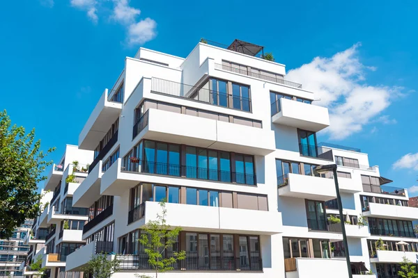 Berlin'de yeni beyaz townhouses — Stok fotoğraf