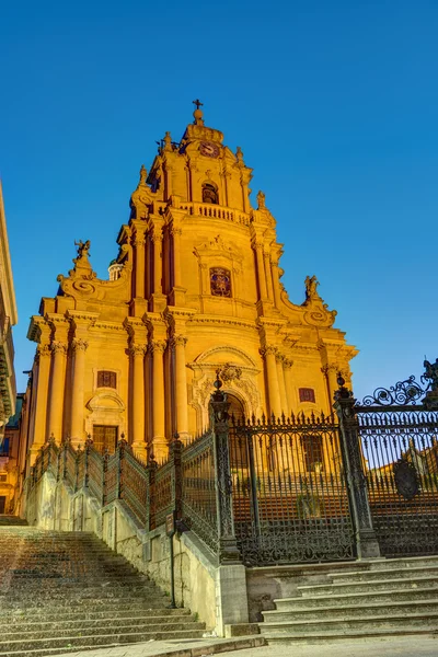 Katedral di Ragusa pada malam hari — Stok Foto