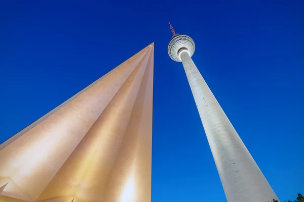 Andere weergave van de Tv-toren — Stockfoto