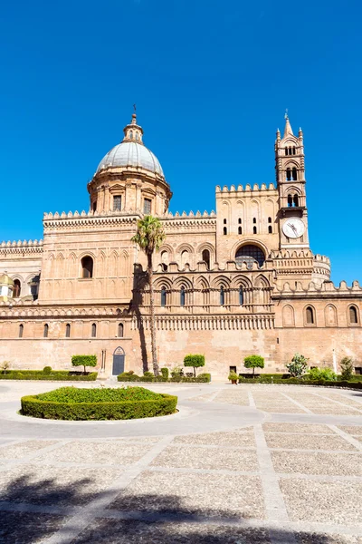 A enorme catedral de Palermo — Fotografia de Stock
