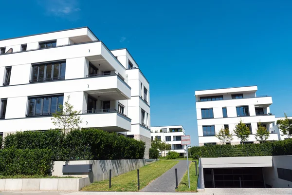 Moderne blokken van appartementen in Berlijn — Stockfoto