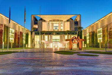 Berlin'de Başbakanlık geceleri