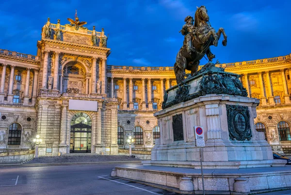 Estátua Prinz Eugen Com Parte Hofburg Viena Noite — Fotografia de Stock