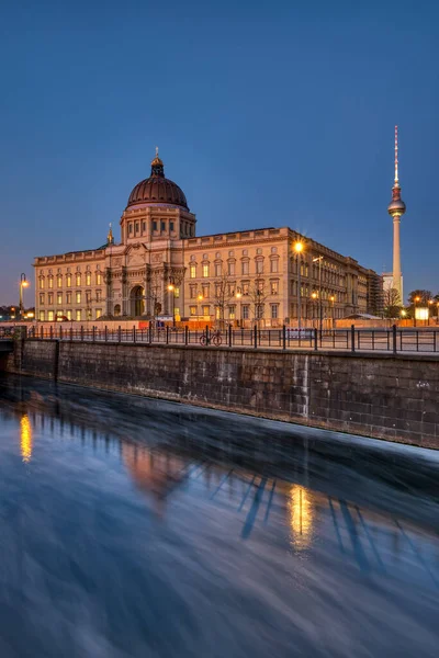 Reconstruido Palacio Berlín Con Torre Televisión Por Noche — Foto de Stock