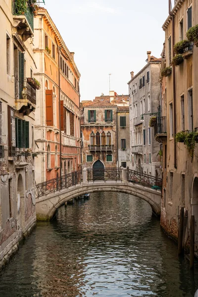 Uno Los Innumerables Pequeños Canales Casco Antiguo Venecia Italia — Foto de Stock