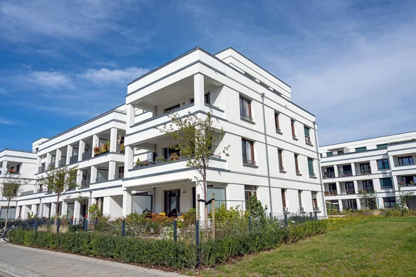 Moderno Apartamento Branco Casas Uma Área Desenvolvimento Berlim Alemanha — Fotografia de Stock