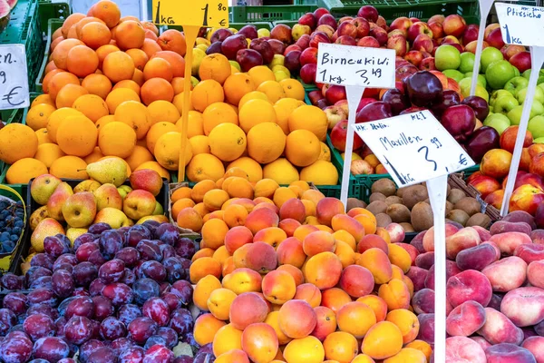 Oranges Prunes Autres Fruits Vendre Sur Marché — Photo