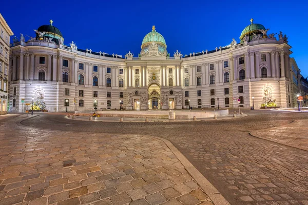 Διάσημο Hofburg Την Michaelerplatz Στη Βιέννη Νύχτα — Φωτογραφία Αρχείου