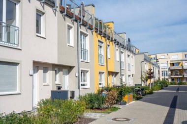 Berlin, Almanya 'da modern seri evler görüldü