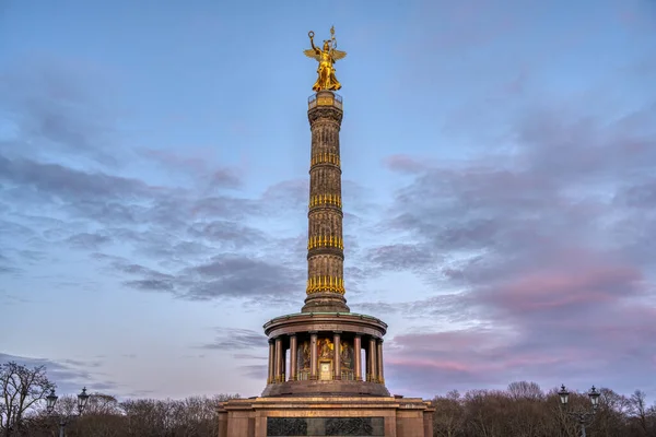 Híres Győzelmi Hadoszlop Berlini Tiergartenben Németországban Naplemente Után — Stock Fotó