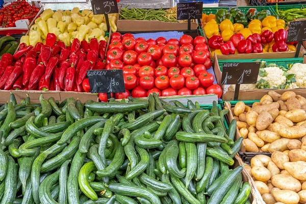 Gurka Tomater Och Potatis Till Salu Marknad — Stockfoto