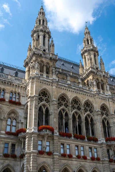 奥地利美丽的维也纳市政厅的细节 — 图库照片