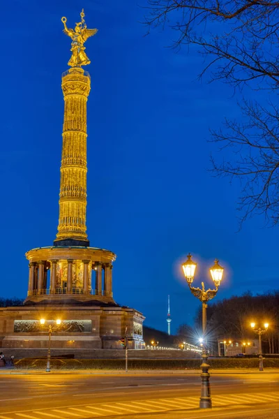 Híres Victory Column Egy Utcai Fény Faágak Berlinben Németországban Éjjel — Stock Fotó